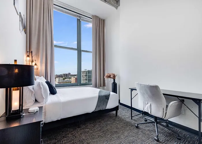 West Loop - Views With In & Out Parking 1 Apartment *