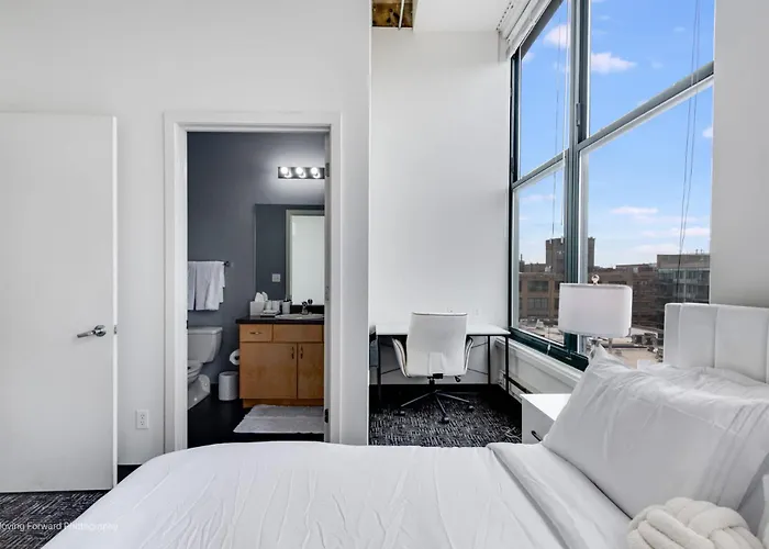 West Loop - Views With In & Out Parking 1 *