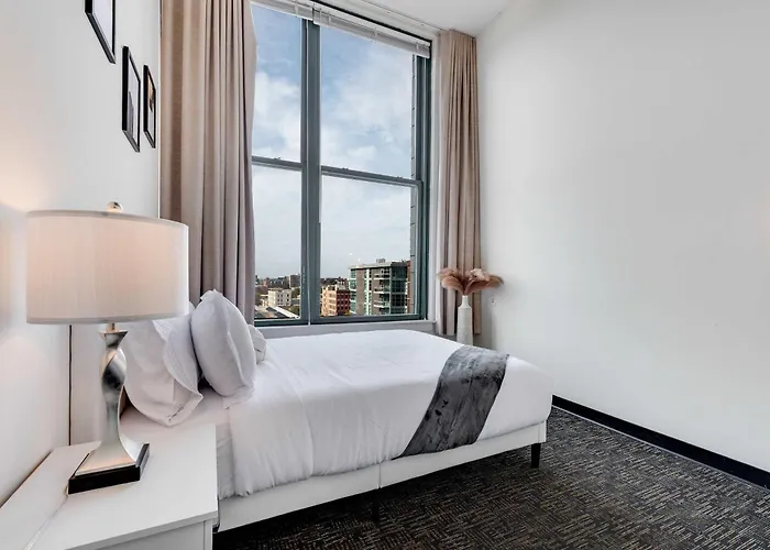 Apartamento West Loop - Views With In & Out Parking 1