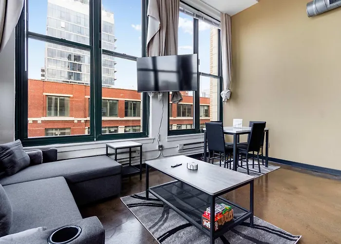 West Loop - Views With In & Out Parking 1 Apartment *