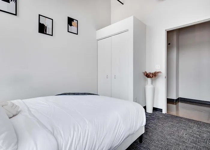 Apartamento West Loop - Views With In & Out Parking 1 *