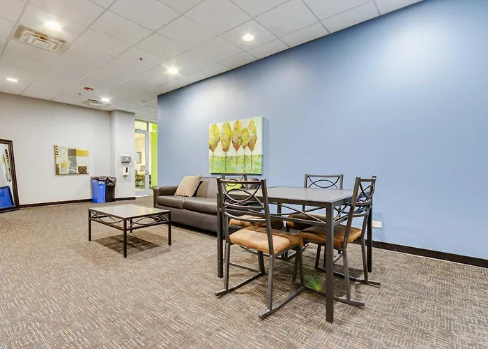 Apartamento West Loop - Views With In & Out Parking 1